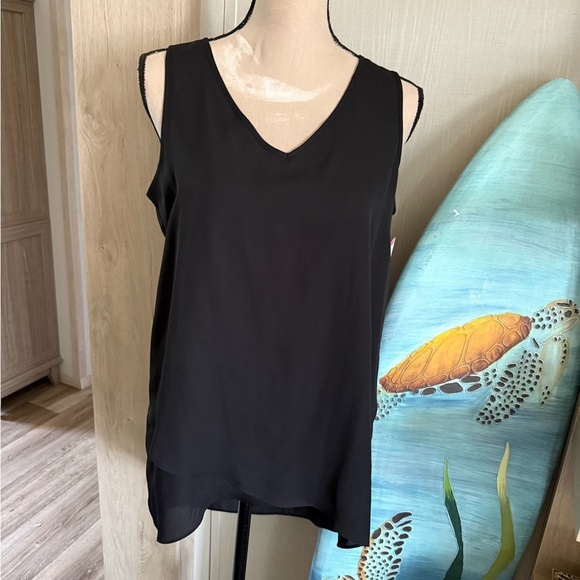 Chelsea & Theodore Black Sleeveless Top - Picture 1 of 5